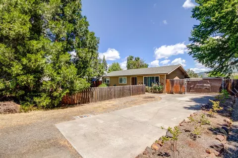 403 C St, Phoenix, OR 97535 photo 6
