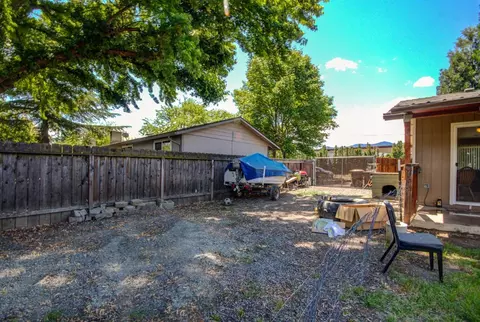 403 C St, Phoenix, OR 97535 photo 32