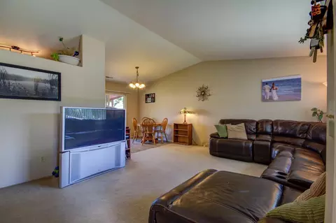 403 C St, Phoenix, OR 97535 photo 9
