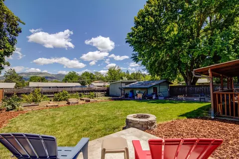 403 C St, Phoenix, OR 97535 photo 24