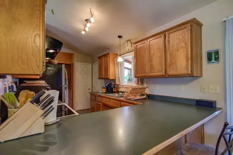 403 C St, Phoenix, OR 97535 photo 12