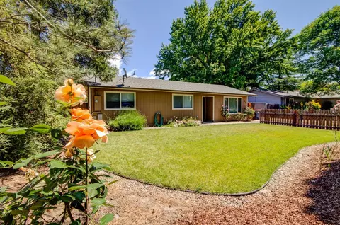 403 C St, Phoenix, OR 97535 photo 1