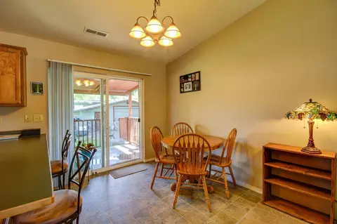 403 C St, Phoenix, OR 97535 photo 11