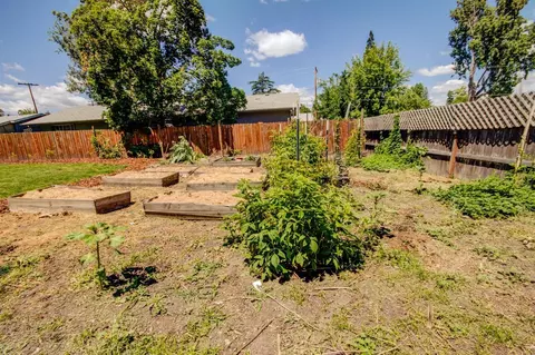 403 C St, Phoenix, OR 97535 photo 27