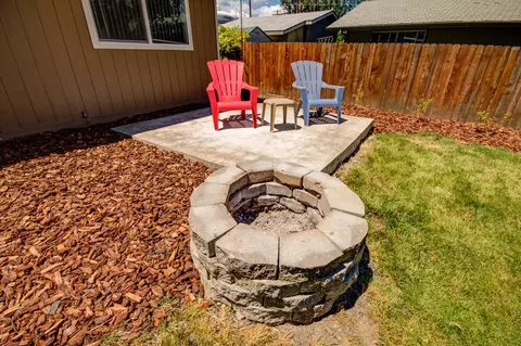 403 C St, Phoenix, OR 97535 photo 23