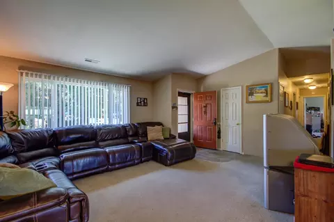 403 C St, Phoenix, OR 97535 photo 8