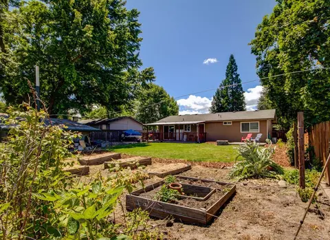 403 C St, Phoenix, OR 97535 photo 34