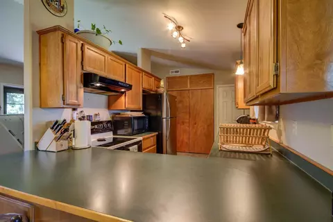 403 C St, Phoenix, OR 97535 photo 13