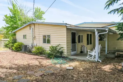 6186 Iris Ln, Central Point, OR 97502 photo 9