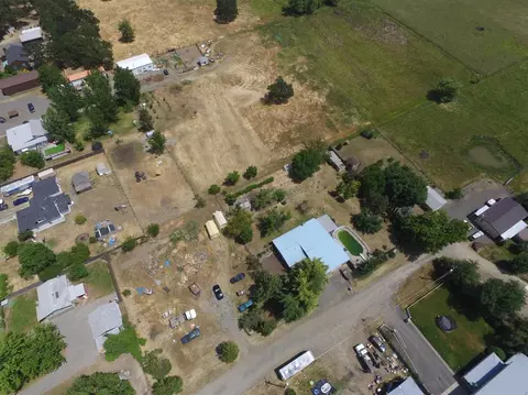 6186 Iris Ln, Central Point, OR 97502 photo 4
