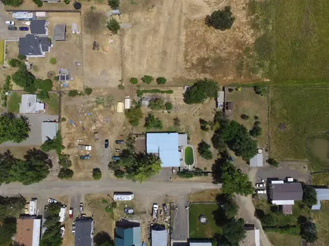 6186 Iris Ln, Central Point, OR 97502 photo 3