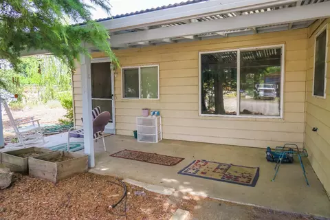6186 Iris Ln, Central Point, OR 97502 photo 8
