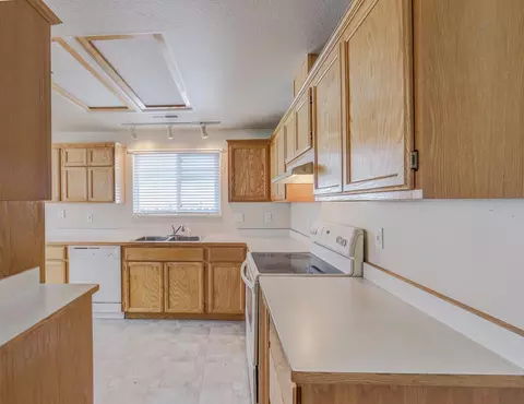 327 SW Independence Dr, Grants Pass, OR 97527 photo 6