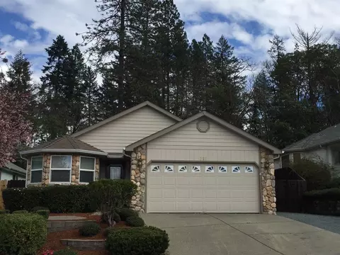 327 SW Independence Dr, Grants Pass, OR 97527 photo 1