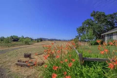 2410 Dodge Rd, Eagle Point, OR 97524 photo 5