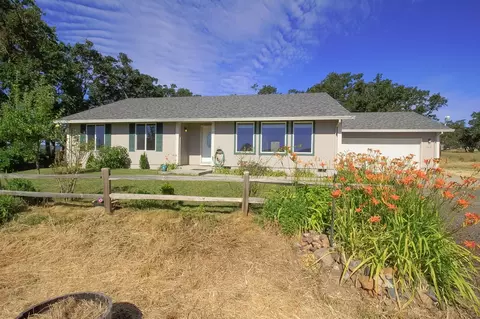 2410 Dodge Rd, Eagle Point, OR 97524 photo 2