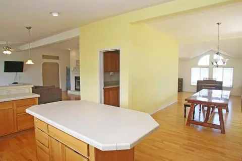 180 Capri Dr, Eagle Point, OR 97524 photo 9