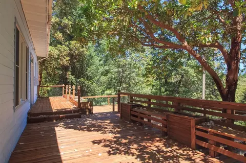 2105 Crowfoot Rd, Eagle Point, OR 97524 photo 2