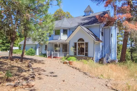 2105 Crowfoot Rd, Eagle Point, OR 97524 photo 1