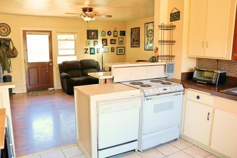 305 Elm St, Phoenix, OR 97535 photo 4