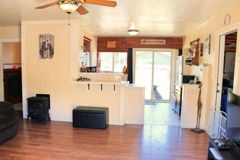 305 Elm St, Phoenix, OR 97535 photo 2