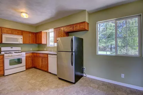 445 W Pine St, Central Point, OR 97502 photo 8
