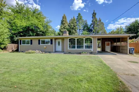 445 W Pine St, Central Point, OR 97502 photo 1