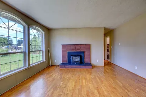 445 W Pine St, Central Point, OR 97502 photo 5