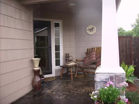 971 Black Wolf Ln, Eagle Point, OR 97524 photo 3