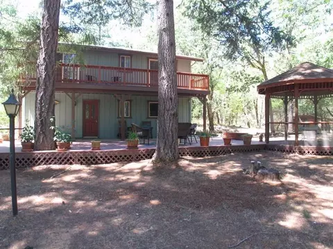 254 Green Tree Loop, Grants Pass, OR 97527 photo 2