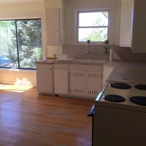 368 Otis St, Ashland, OR 97520 photo 4