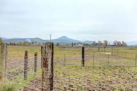 856 E Dutton Rd, Eagle Point, OR 97524 photo 7