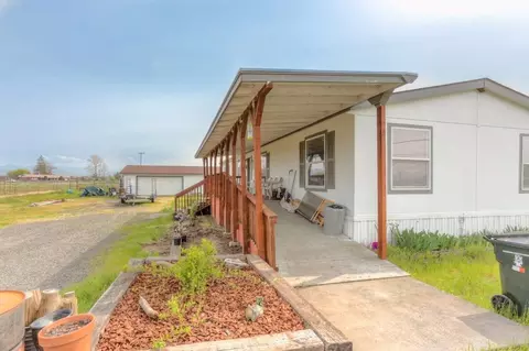 856 E Dutton Rd, Eagle Point, OR 97524 photo 2