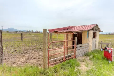 856 E Dutton Rd, Eagle Point, OR 97524 photo 6