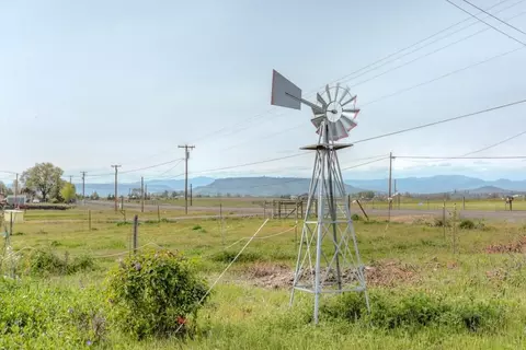 856 E Dutton Rd, Eagle Point, OR 97524 photo 9