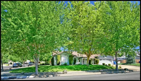 638 Crystal Dr, Eagle Point, OR 97524 photo 1