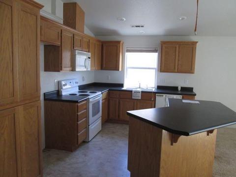 1332 Hawk Dr, Central Point, OR 97502 photo 2
