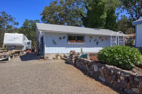 2021 W Linn Rd, Eagle Point, OR 97524 photo 2
