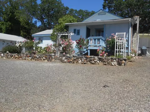 2021 W Linn Rd, Eagle Point, OR 97524 photo 1