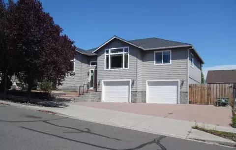 348 N Deanjou Ave, Eagle Point, OR 97524 photo 1
