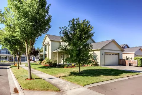 801 Rustler Peak Dr, Central Point, OR 97502 photo 3