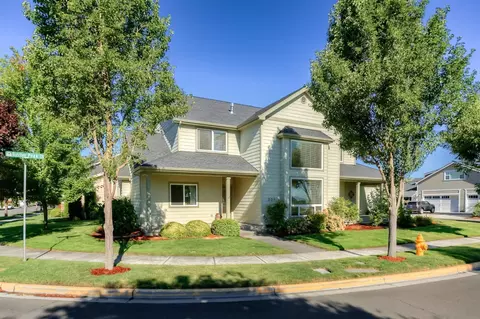 801 Rustler Peak Dr, Central Point, OR 97502 photo 1