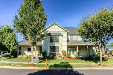 801 Rustler Peak Dr, Central Point, OR 97502 photo 2