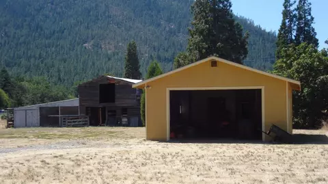 135 Norman Rd, Selma, OR 97538 photo 9