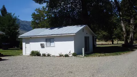 135 Norman Rd, Selma, OR 97538 photo 3