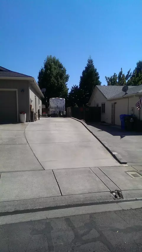 40 Osprey Dr, Eagle Point, OR 97524 photo 2