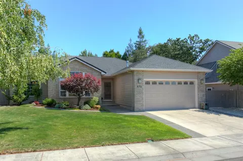 672 Ridgeway Ave, Central Point, OR 97502 photo 1