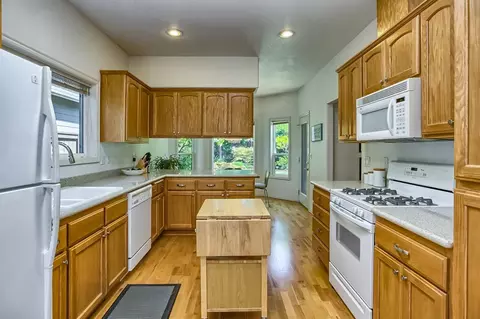 672 Ridgeway Ave, Central Point, OR 97502 photo 9