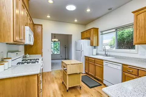 672 Ridgeway Ave, Central Point, OR 97502 photo 8