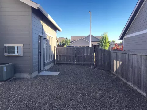 664 Nottingham Ter, Eagle Point, OR 97524 photo 17